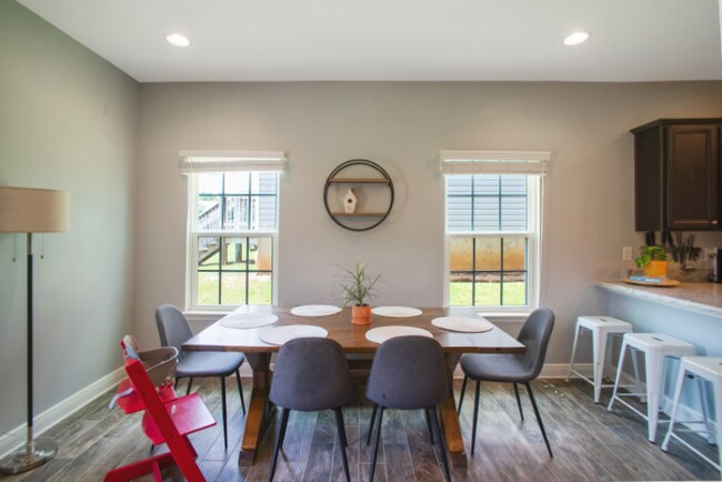 Building Photo - 141 Iron Horse Dr E