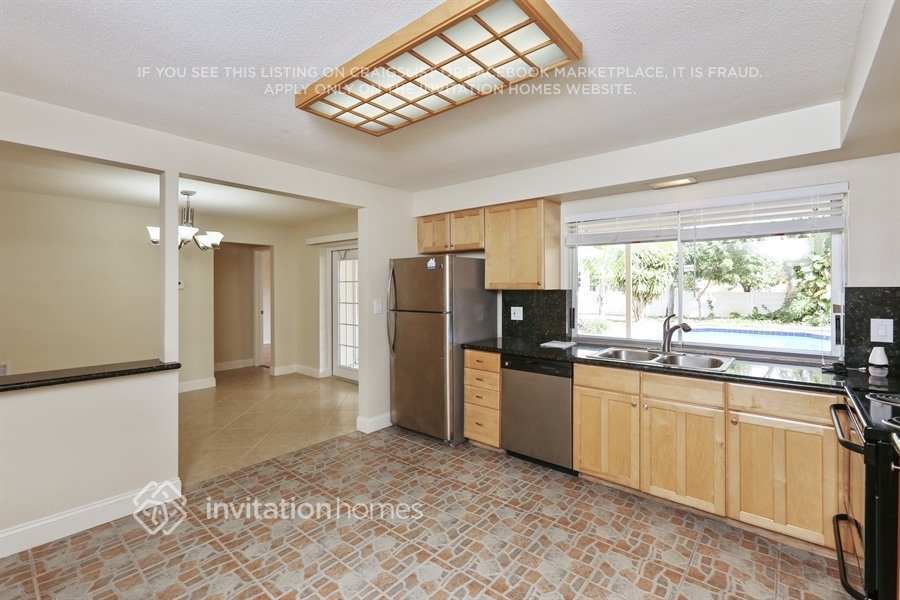 Building Photo - 5521 Van Buren St