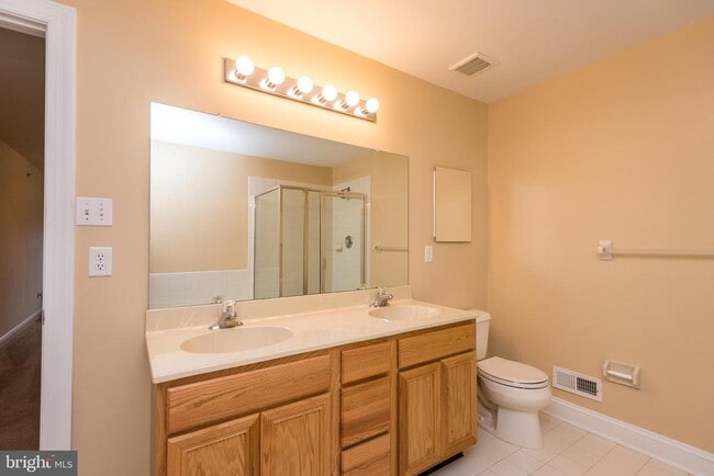 Building Photo - 3233 Meadow View Cir