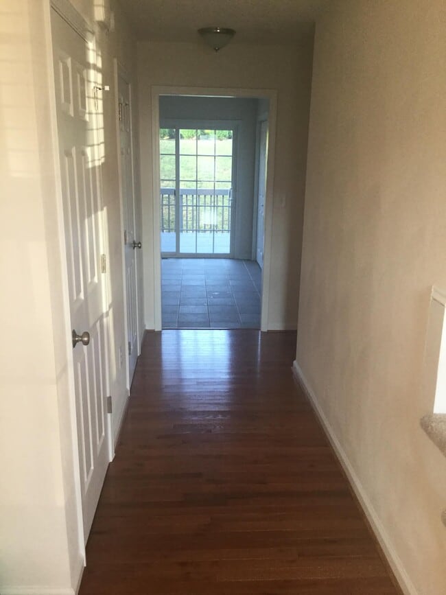 Building Photo - 450 Chelsea Loop