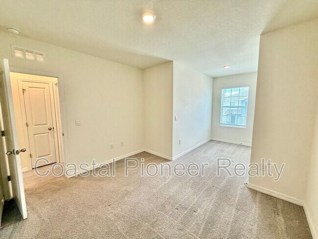Building Photo - 32794 Pez Landing Ln