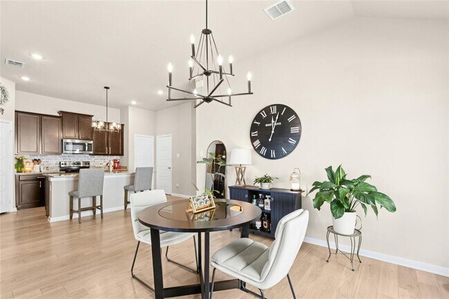 Building Photo - 2929 Greenbriar Rd