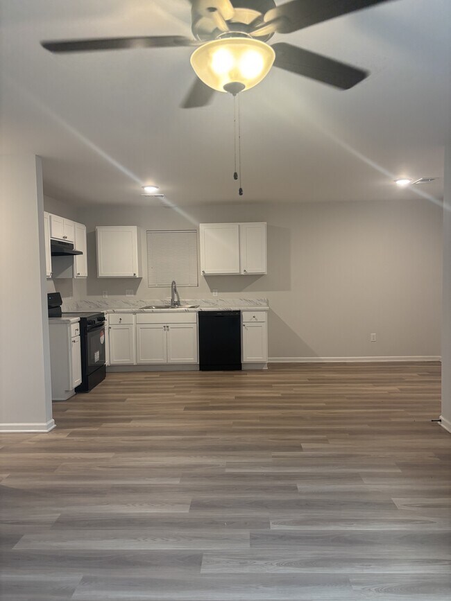 Building Photo - 5383 Clinchport Cir