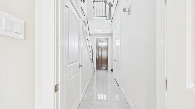 Building Photo - 2724 Rutland St