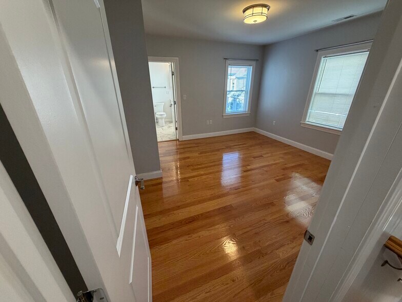 BEDROOM 2 - 31 Middle St