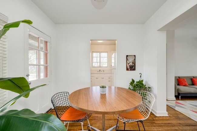 Building Photo - J07