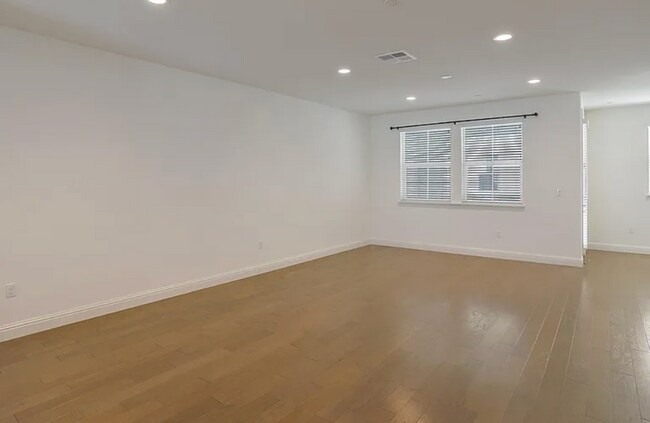 Building Photo - 341 Wild Rose Wy