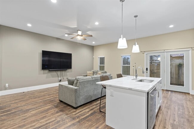 Building Photo - 5424 Delmar Blvd