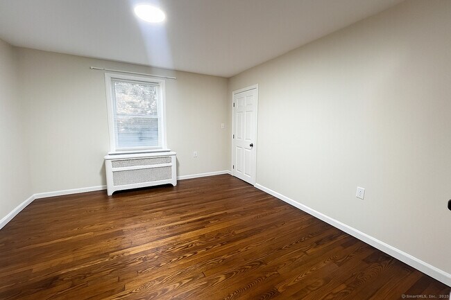 Building Photo - 736 Howe Ave