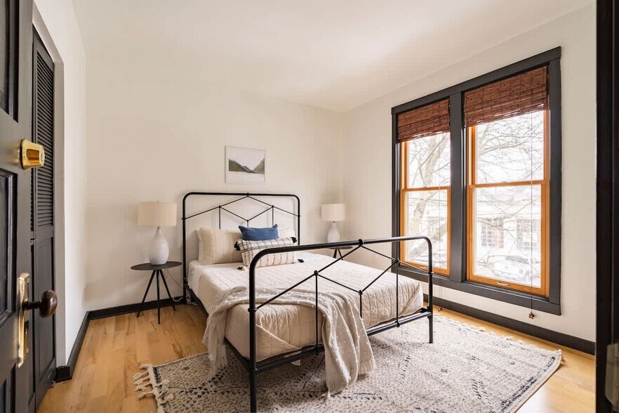 Building Photo - 2319 NW Raleigh St