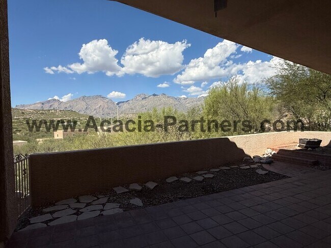 Building Photo - Three Bedroom/Two Bath Home