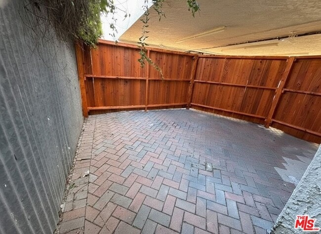 Building Photo - 1534 Mariposa Ave