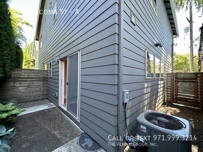 Building Photo - 725 SE Tacoma St