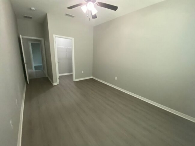 Building Photo - 3 Bedroom 2 Bath Villa in Oak Tree Pointe for RENT!