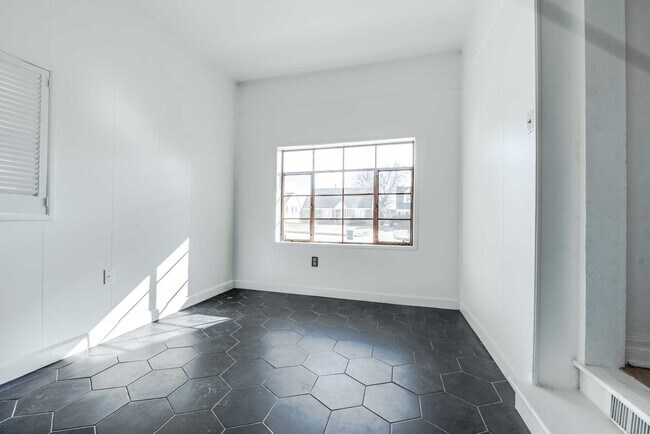 Building Photo - 2321 NW 25th St