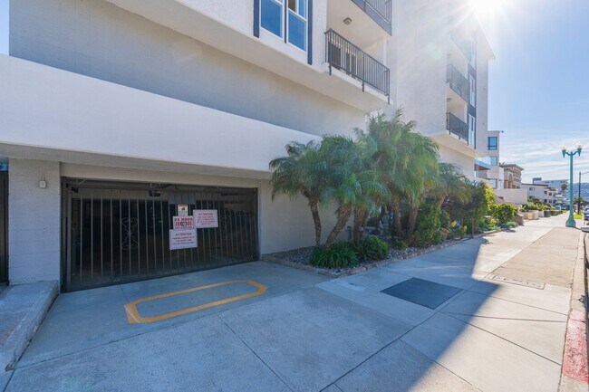 Building Photo - 730 Esplanade