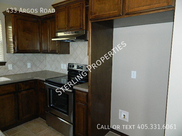 Building Photo - 433 Argos Rd