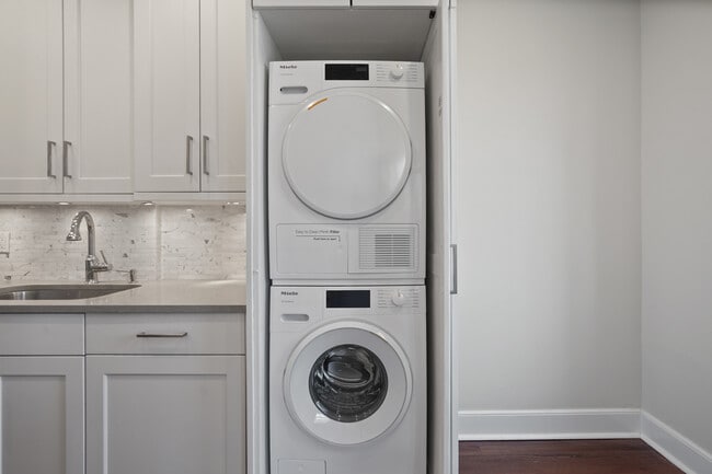 Building Photo - 47 Lafayette Pl