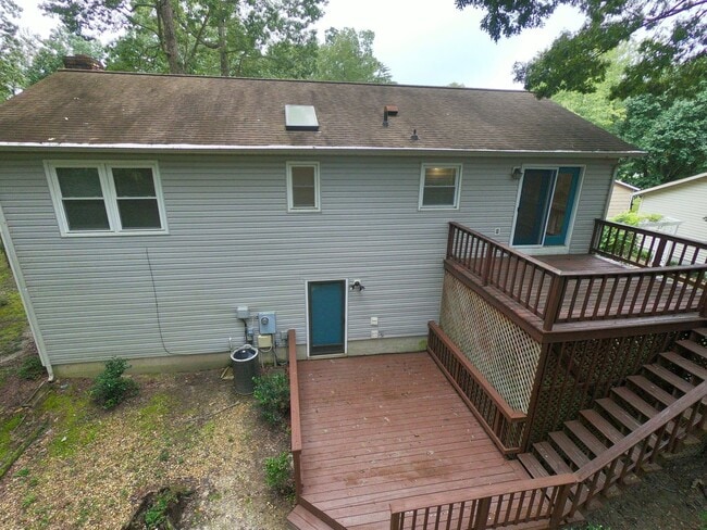 Building Photo - Great Split Foyer In Fredericksburg!