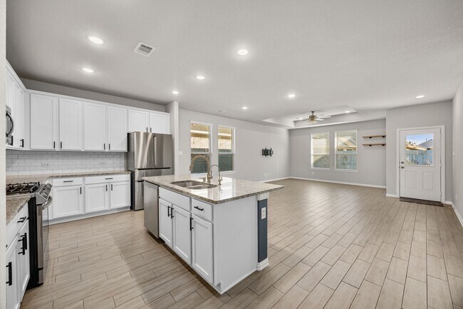 Building Photo - 8315 Divot Trce