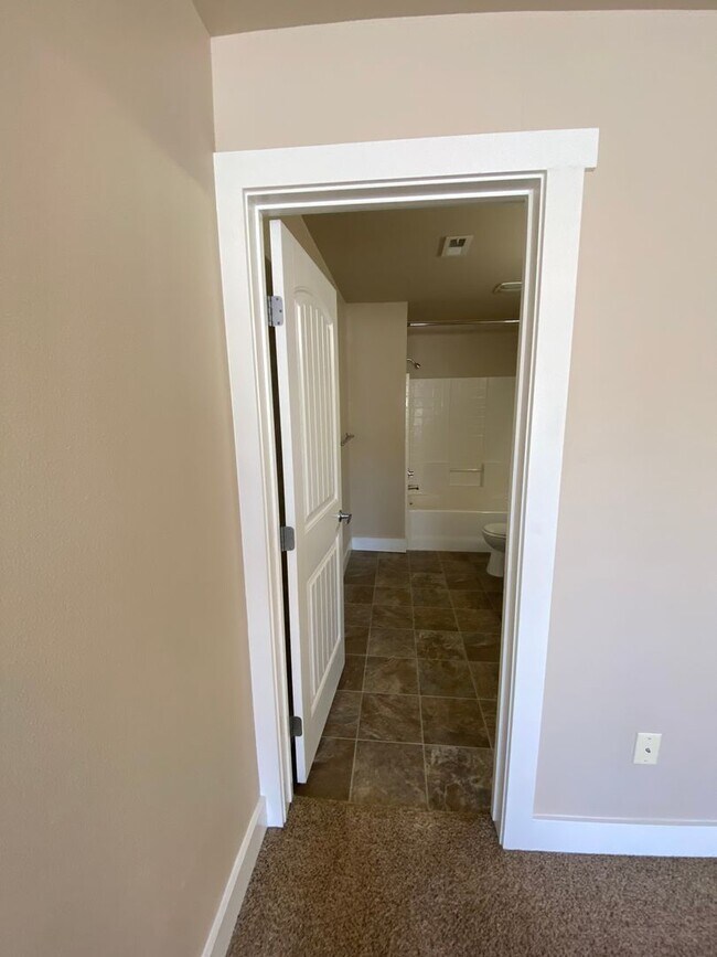 Building Photo - 9993 W Rosecroft Ct