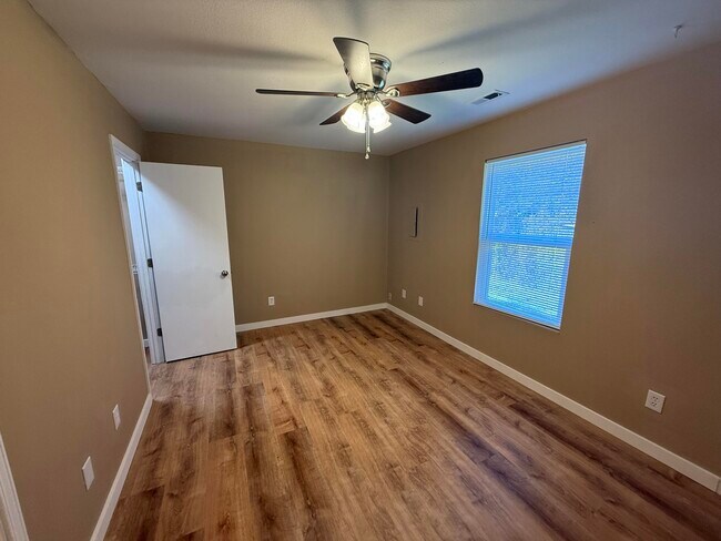 Building Photo - 1707 Hanover Blvd