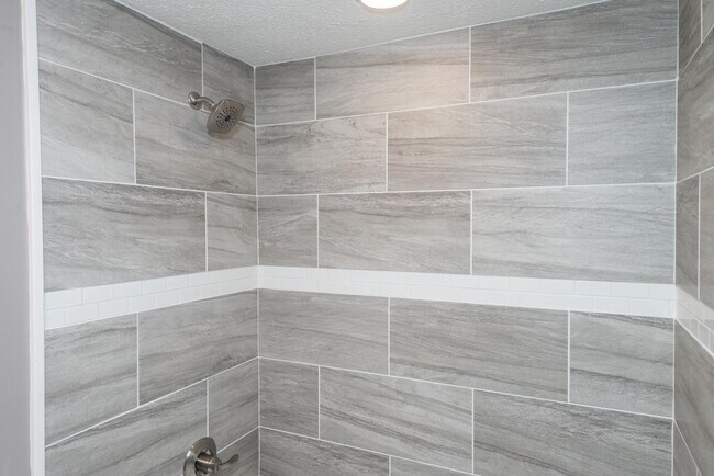 Building Photo - 6450 Chippingdon Dr