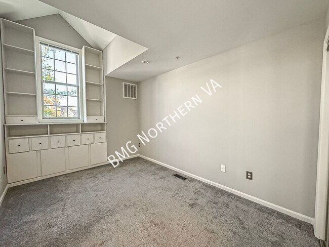 Building Photo - 6956 Ellingham Cir