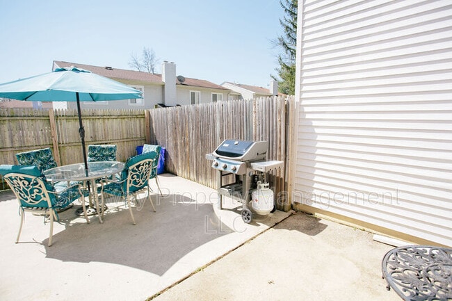 Building Photo - 207 Empress Ct