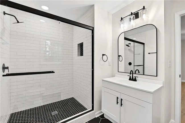 Building Photo - 4 Bed, 3 Bath in Decatur!