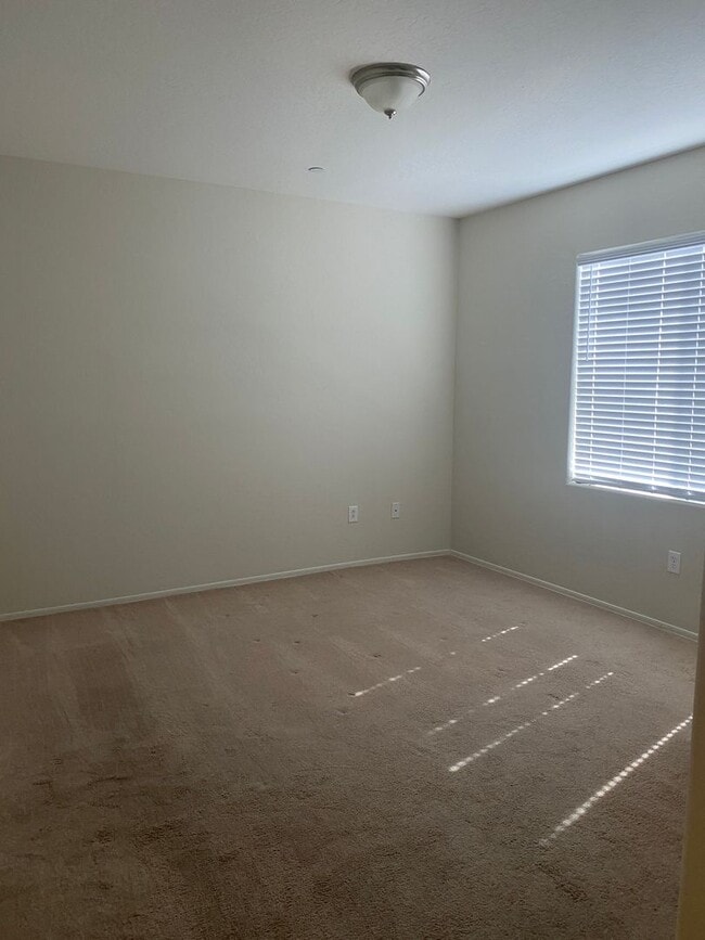 Building Photo - Adorable Northwest 2 bedroom condo!