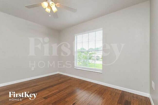 Building Photo - 5203 Ashwood Dr