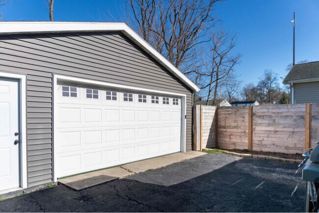 Building Photo - 186 Harrington Ave