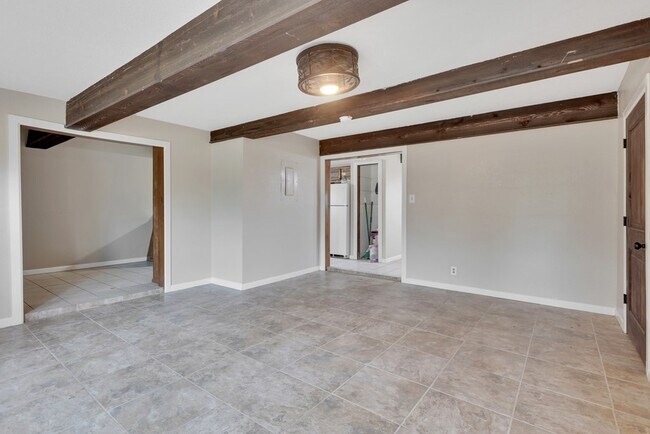 Building Photo - 1405 E County Rd 130