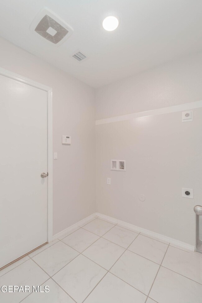 Building Photo - 14465 Mariam Hanna St