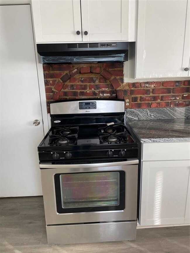 Building Photo - 228 W 9th St