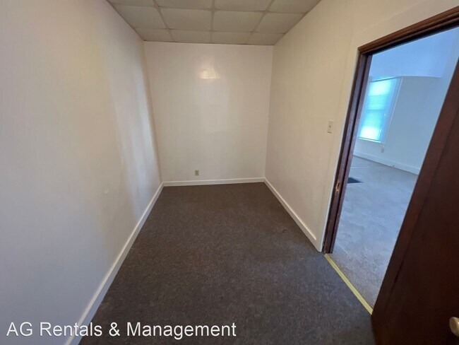 Building Photo - 2 br, 1 bath House - 2132 Oakley St