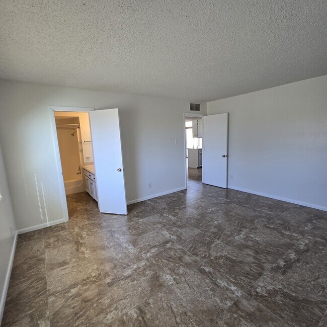 Building Photo - 55+ Community, Condo for rent