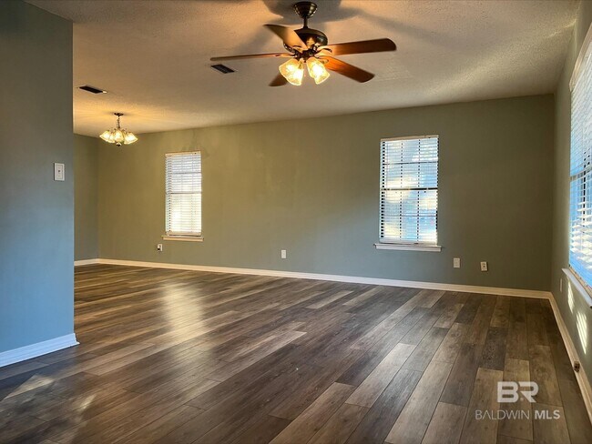 Building Photo - 10510 Gayfer Rd Ext