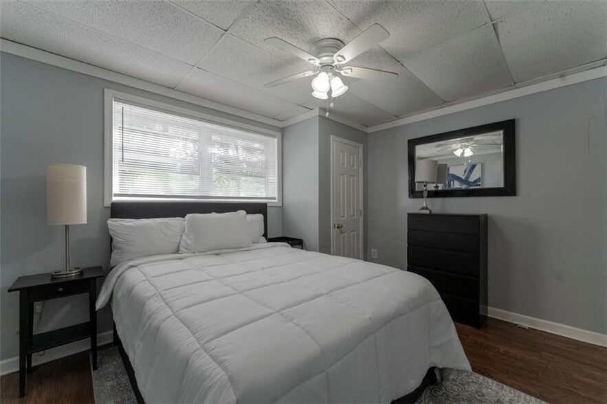Building Photo - 2560 Piney Wood Ln