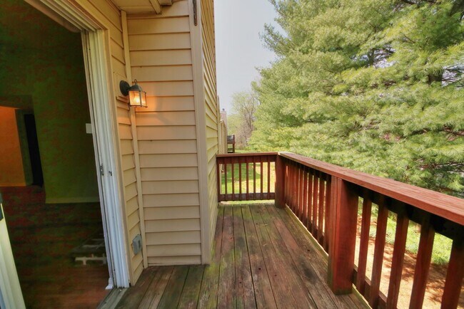 Building Photo - All Electric Second Floor Garden Condo for Rent in Wildwood