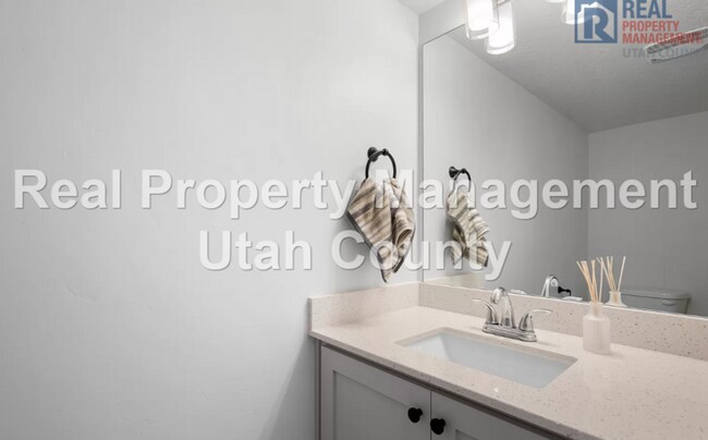 Building Photo - 367 S 610 E