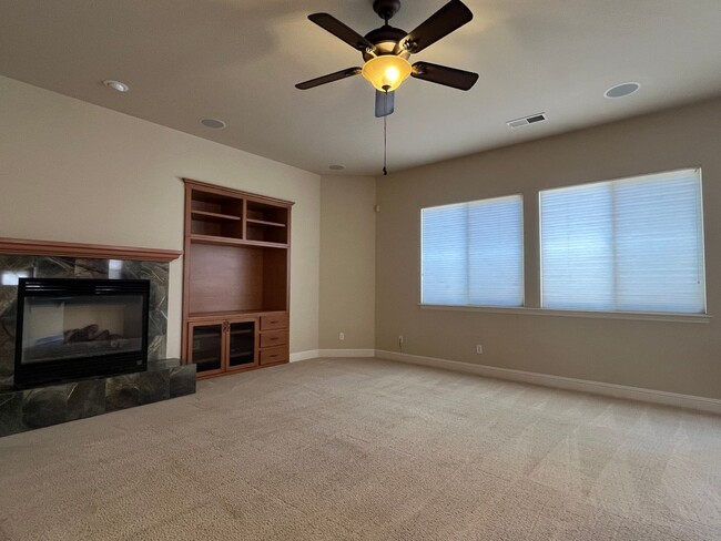 Building Photo - BEAUTIFUL 4 BEDROOM, ONE STORY HOUSE IN LINCOLN!