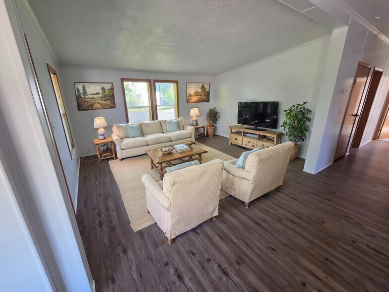 Building Photo - 649 Bluebird Cir