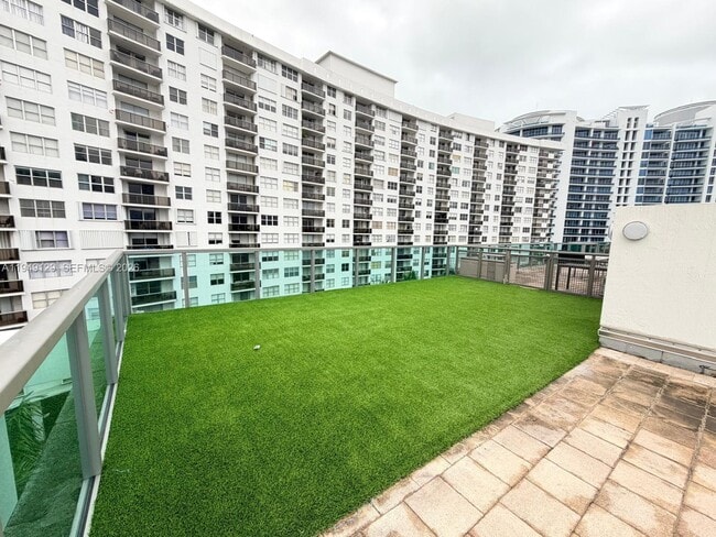 Building Photo - 6000 Collins Ave