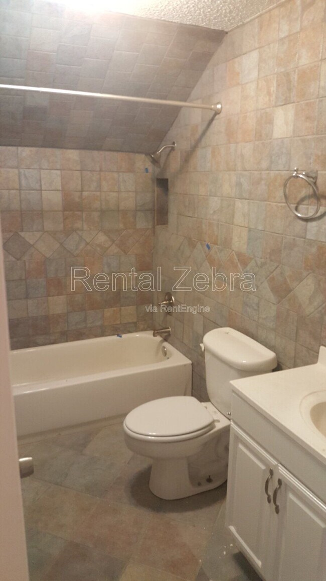 Building Photo - 637 Lookout Trail