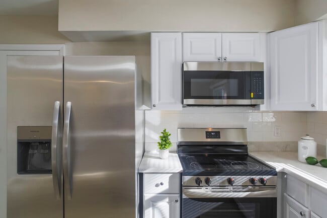 Building Photo - 11304 Largo Dr