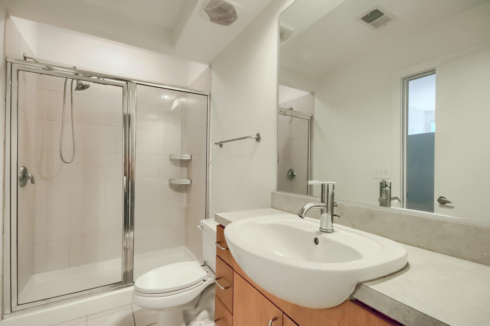 Building Photo - 525 E 6th St