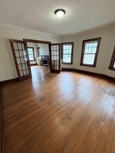 Building Photo - 142 Maplewood Ave
