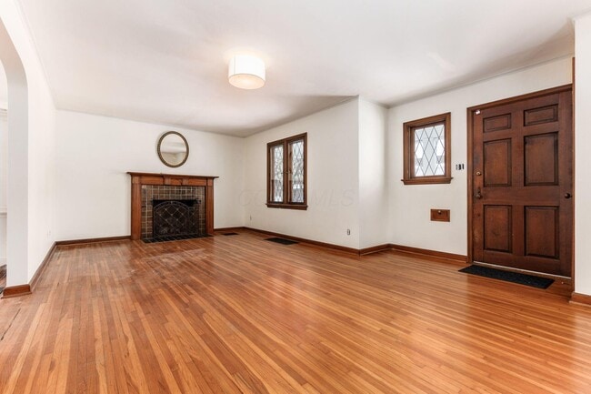 Building Photo - 51 E Schreyer Pl